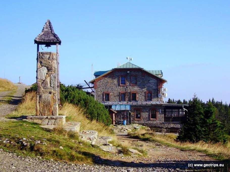 Апартаменты Vybavena Garsonka V Cihlovem Dome V Centru Есеник Экстерьер фото